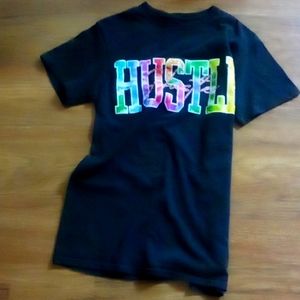 🔴 40%🔴off!! Hustle hard every single day! 💪🏽 Black shirt short-sleeved! 👕